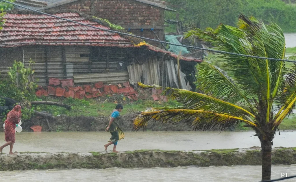 Cyclone Remal rips through Bengal 